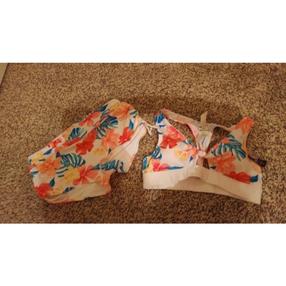 VS PINK Gym to Swim White Floral Set